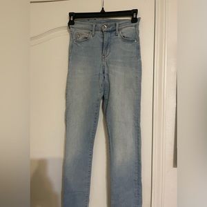 H&M light wash skinny jeans